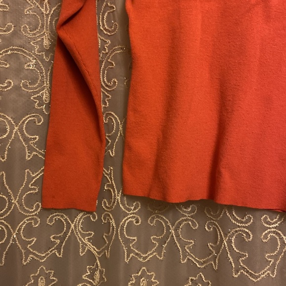 Orange knit turtleneck - Picture 2 of 6